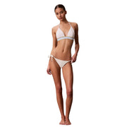 Calvin Klein Weißer Nylon-Triangelbikini für Damen top mit schmal gestreiftem Bund und passenden seitlichen Bändern