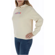 Champion Beigefarbener Damen-Hoodie aus Baumwolle mit cremefarbener Kapuze mit Kordelzug und rot-blauem Logo-Aufdruck auf der Brust.