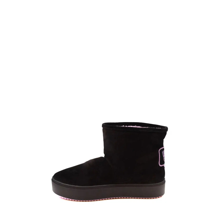 Schwarze Wildleder-Ankle-Boots von Chiara Ferragni für Damen mit weichem, rosafarbenem Futter und dezentem, lilafarbenem Logo-Detail an der Seite