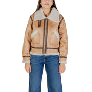 Hellbraune Shearling-Bomberjacke mit dunkelbraunem Lederbesatz und weißem Fleecefutter für Damen von Choral, beiger Polyesterblazer mit Rundhalsausschnitt
