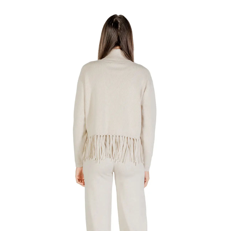 Beigefarbener Rippstrickpullover mit Fransen am Saum, Choral Damen-Rollkragenpullover aus Viskosemischgewebe
