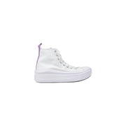 Converse Weiße Damen-Plateau-Sneaker aus Stoff mit klobiger Sohle und dezentem Lavendelakzent an der Fersenlasche (Rückansicht)