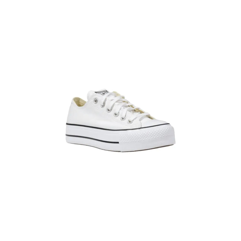 Converse Weiße Damen-Plateau-Sneaker aus Canvas mit schwarzer Gummisohle und Schnürsenkeln.