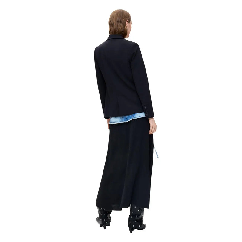 Schwarzer Damenblazer von Desigual mit dezenter Struktur und klarer, moderner Silhouette aus Viskosemischgewebe