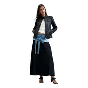 Schwarzer Damenblazer von Desigual aus Polyester mit Stehkragen und Reißverschlusstaschen vorne mit dezenter Struktur