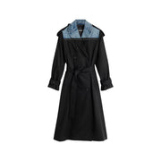 Schwarzer Desigual Damen-Trenchcoat aus Baumwoll-Lyocell mit Jeanskragen, doppelreihiger Knopfleiste und passendem Gürtel