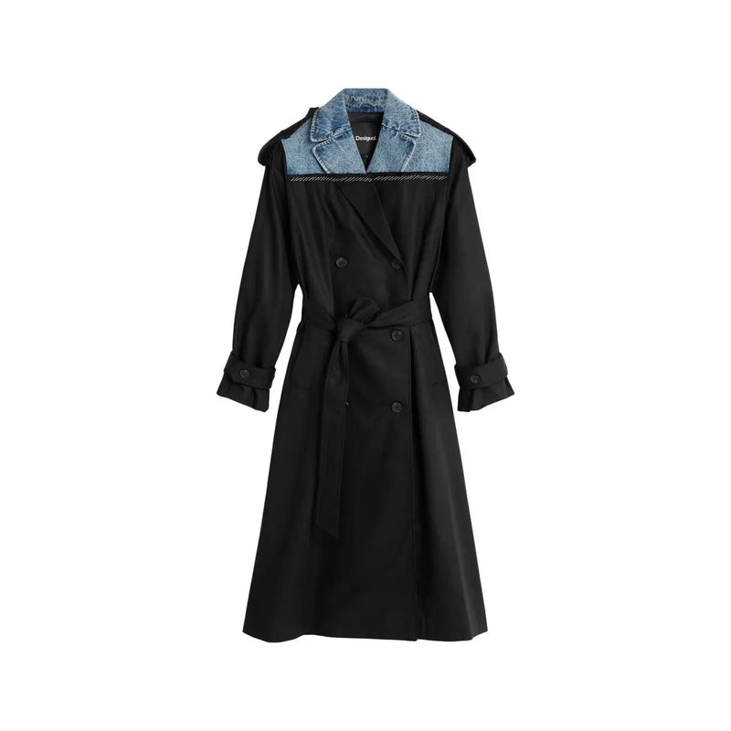 Schwarzer Desigual Damen-Trenchcoat aus Baumwoll-Lyocell mit Jeanskragen, doppelreihiger Knopfleiste und passendem Gürtel