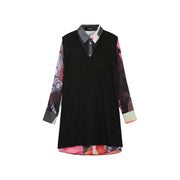 Schwarzes langes Damenkleid von Desigual mit Kragen-Hemddetail und Ärmeln aus Polyestergemisch mit lebhaftem abstraktem Muster.