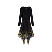 Schwarzes, langärmeliges Damenkleid aus Viskose von Desigual mit einfarbigem Oberteil und plissiertem, asymmetrischem Rock mit Blumenmuster in Erdtönen