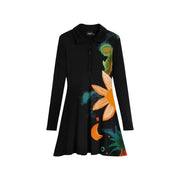 Desigual Damenkleid mit Blumenmuster, schwarz, Viskose, langärmelig, mit lebhaftem, abstraktem botanischem Print in Orange, Grün, Türkis und Rot.