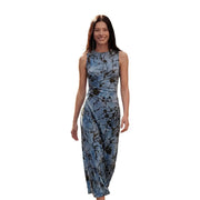 Desigual Damen-Midikleid mit Blumenmuster aus hellblauem Samt-Polyester, ärmellos, hochgeschlossen und mit zartem schwarzem Muster