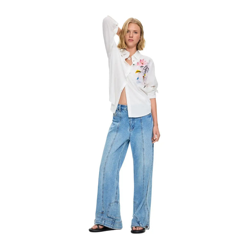 Desigual Damenbluse aus weißem Viskose-Blusegewebe mit Blumenmuster, Knopfleiste, Stickereien, hochgekrempelten Ärmeln und offener Vorderseite