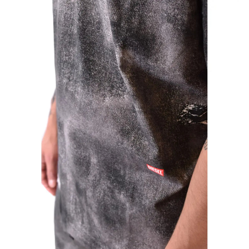 Diesel Schwarzes Herren-T-Shirt aus Baumwolle im Used-Look mit verwaschenem Strukturmuster und kleinem roten Logo-Aufnäher unten links