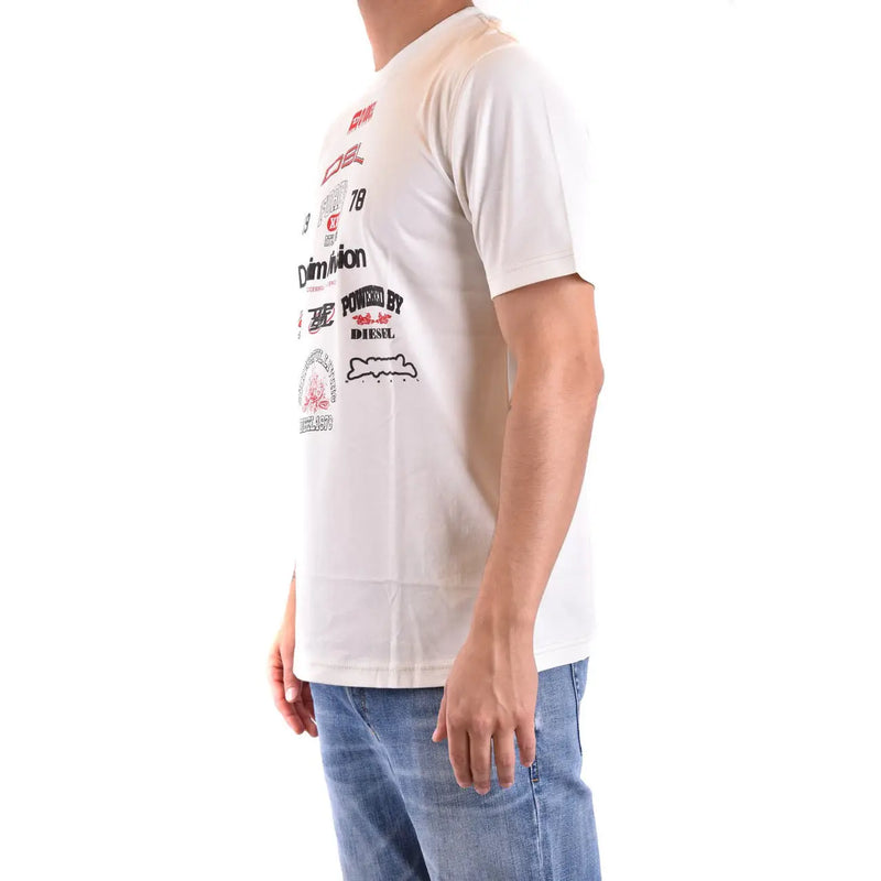 Diesel Weißes Herren-T-Shirt aus Baumwolle mit Rundhalsausschnitt und rot-schwarzer Logo-Grafikcollage auf der Brust