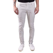 Dondup graue Herren-Baumwollhose mit beigefarbenen, schmal geschnittenen Chino-Hosen und umgeschlagenen Hosenbeinen.