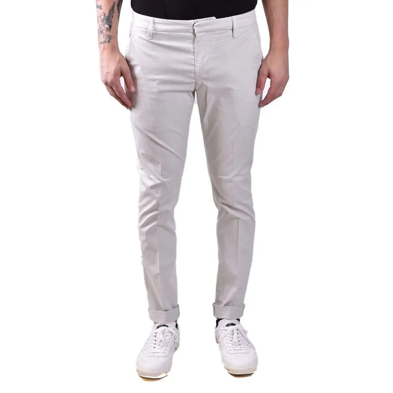 Dondup graue Herren-Baumwollhose mit beigefarbenen, schmal geschnittenen Chino-Hosen und umgeschlagenen Hosenbeinen.