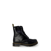 Dr. Martens Damen-Lederstiefel in Schwarz, Rückseite gezeigt, entworfen für Herbst und Winter