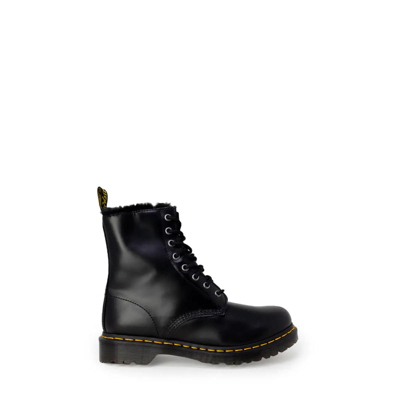 Dr. Martens Damen-Lederstiefel in Schwarz, Rückseite gezeigt, entworfen für Herbst und Winter