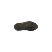Dunkelolivgrüne Gummisohle mit strukturiertem Gitterprofil und geprägtem Logo auf schwarzen Dr. Martens Damen-Sandalen aus Leder mit Schnalle.