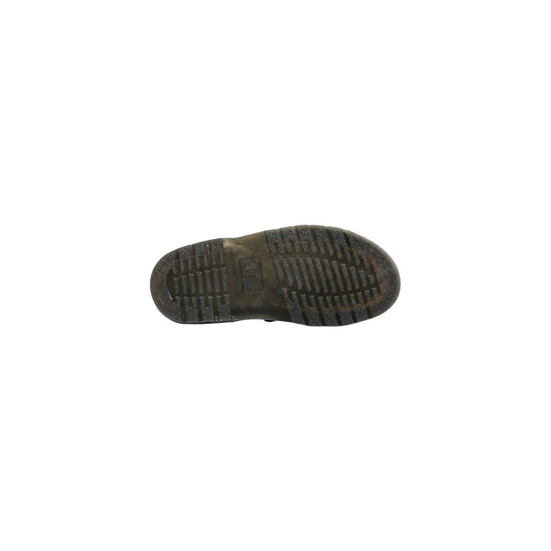 Dunkelolivgrüne Gummisohle mit strukturiertem Gitterprofil und geprägtem Logo auf schwarzen Dr. Martens Damen-Sandalen aus Leder mit Schnalle.