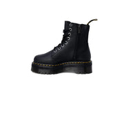 Schwarze Dr. Martens Damenstiefel mit schwarzen Schnürsenkeln und Leder, von hinten gesehen, Größe 4