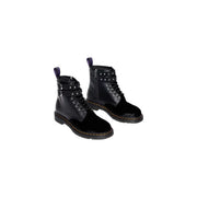 Schwarze Dr. Martens Damenstiefel aus Leder und Samt mit Reißverschluss, von der Rückseite gezeigt, wobei die wichtigsten Designmerkmale hervorgehoben werden.