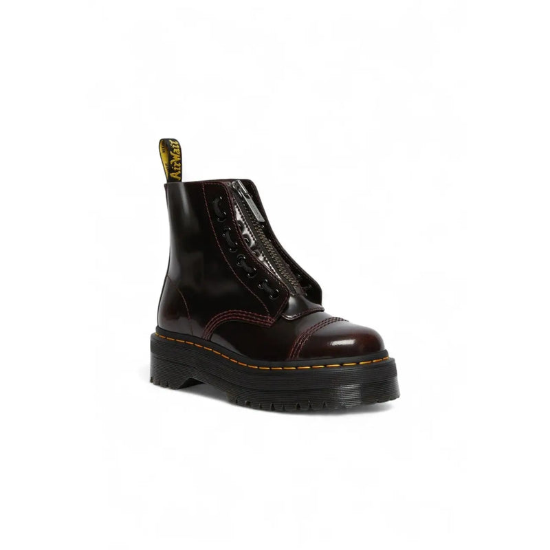 Dunkelbraune Dr. Martens Damen-Plateau-Stiefel aus Lackleder, bordeauxfarben, von hinten gesehen