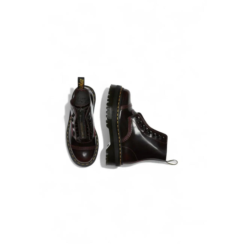 Dunkelburgunderrote Plateau-Stiefel aus Leder von Dr. Martens für Damen, von hinten gesehen