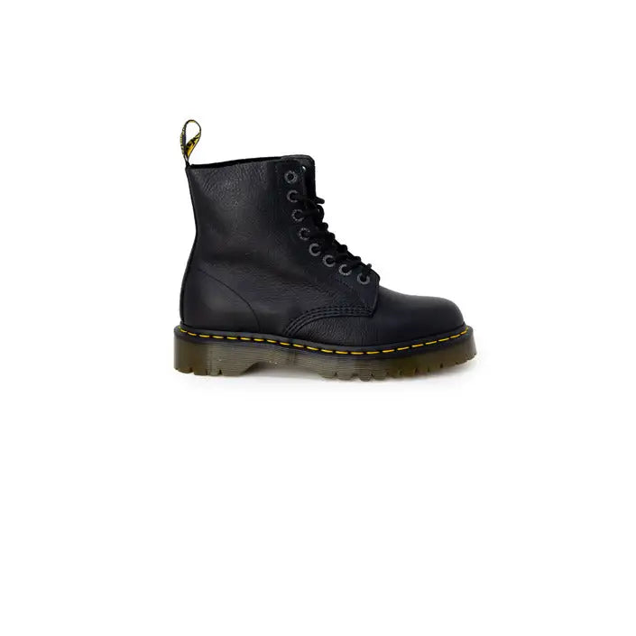 Dr. Martens Women’s Black Ankle Boots in 100% Leather with iconic chunky sole