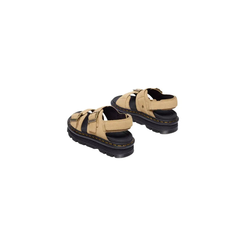 Dr. Martens Damen-Sandalen aus hellbraunem Leder mit Schnalle, schwarzen Gummisohlen und verstellbaren Riemen, von der Rückseite gesehen