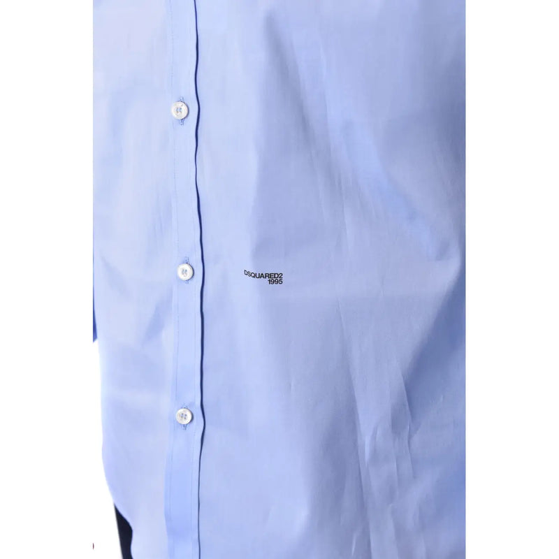 Dsquared2 Herrenhemd aus blauer Baumwolle in klassischer Passform mit hellblauem Button-Down-Design im Stil von 1995, weißen Knöpfen und dezenter Logostickerei.