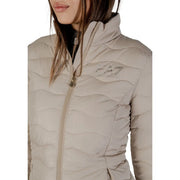 Ea7 Beige gesteppte Damen-Daunenjacke mit hohem Kragen, dezentem Logo und Reißverschlusstaschen für Wärme und Stil