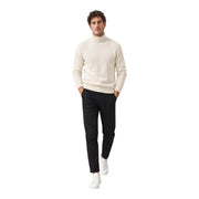 Cremefarbener Rollkragenpullover mit gerippten Bündchen und Saum, kombiniert mit gianni lupo Herren Baumwollhose schwarz-kupfer