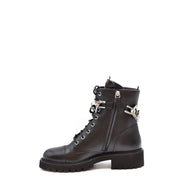 Schwarze Damen-Ankle-Boots aus Leder von Giuseppe Zanotti mit silbernen Kettenakzenten und klobiger Sohle, Vorderansicht