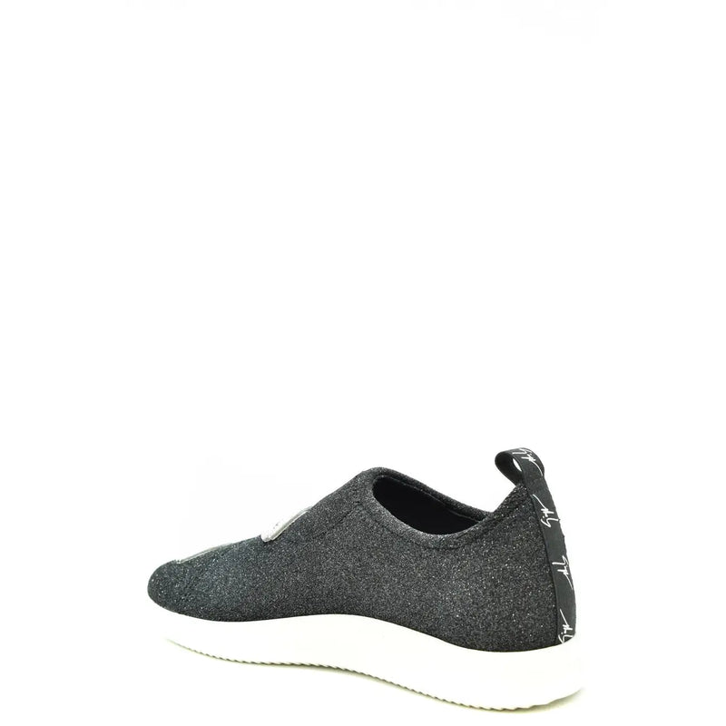 Schwarzer Damen-Sneaker von Giuseppe Zanotti aus Nylon mit Glitzerfinish, weißer Gummisohle und charakteristischem Logo-Etikett an der Ferse.