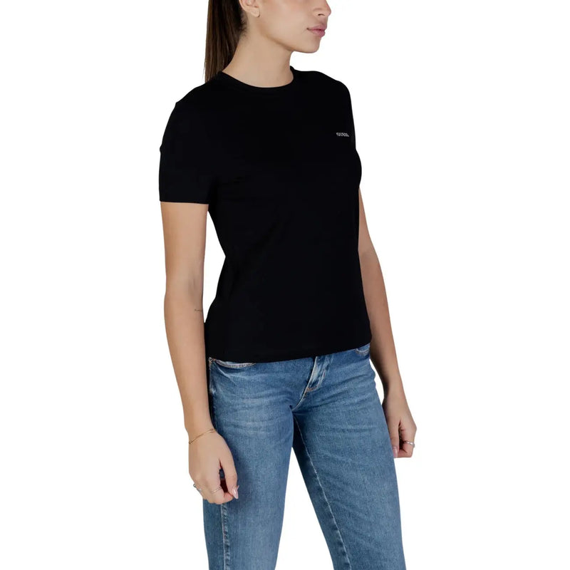 Guess Active Schwarzes, kurzes Baumwoll-T-Shirt für Damen mit Rundhalsausschnitt und dezentem, gesticktem Logo auf der linken Brustseite.