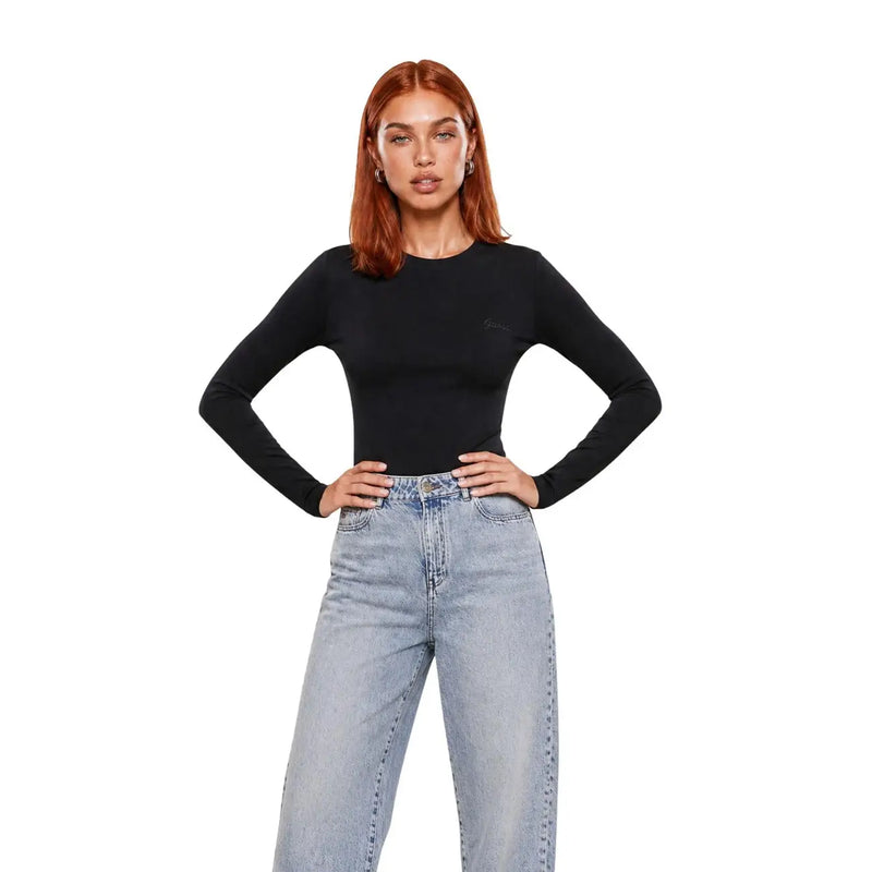 Guess Active Schwarzes Chara Langarmshirt aus Viskose für Damen mit taillierter Passform und dezentem, gesticktem Logo auf der Brust.