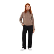 Taupe Guess active Damen-Sweatshirt in Braun mit Reißverschluss aus Polyestergemisch mit weißen Streifen an den Ärmeln und Reißverschluss vorne.