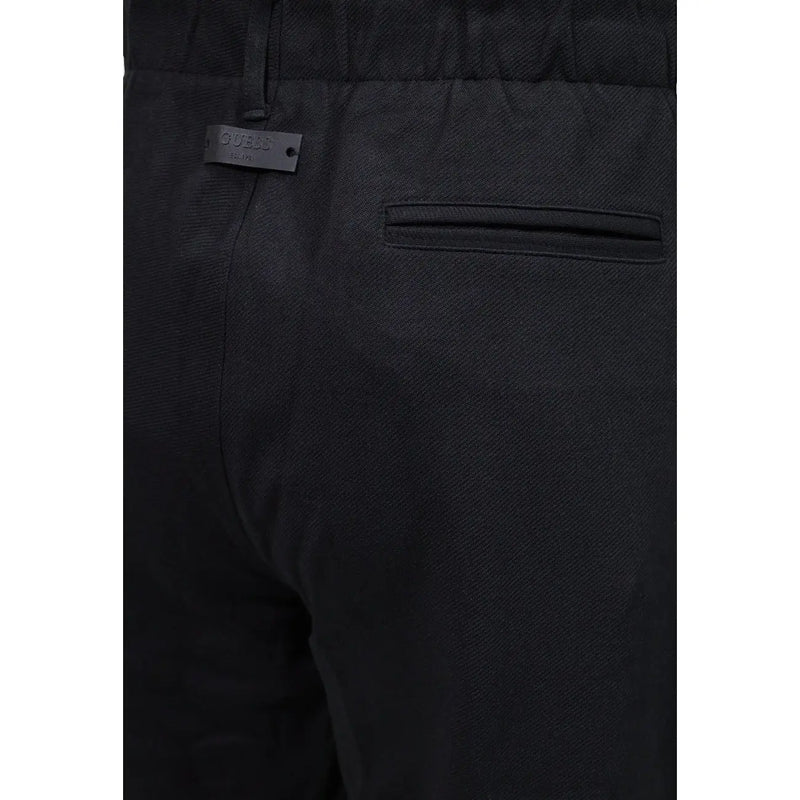 Guess Schwarze Herren-Baumwollhose mit normalem Bein, dezentem Webmuster und Markenlabel am Bund