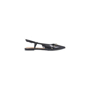 Schwarzer Slingback-Ballerina aus Leder mit spitzer Zehenpartie und Metallnieten entlang des Vorderfußes von Guess Frauen synthetische