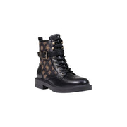 Guess Schwarze Damen-Ankle-Boots aus Polyurethan mit goldfarbenem Logomuster und seitlichem Schnallenriemen.