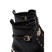 Guess Schwarzer Damen-Schnürstiefel aus Polyurethan mit Lackleder, goldfarbenen Metallelementen und Schnallendetails