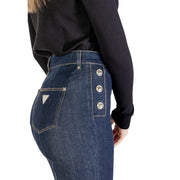 Rückseite guess Damen-Jeans aus blauem Baumwoll-Denim, schmal geschnitten, hoher Bund, drei silberne Knöpfe und Markenaufnäher