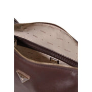 Guess Braune Damen-Umhängetasche aus Polyurethan mit beigem Innenfutter und dem sich wiederholenden Logo-Muster der Marke.