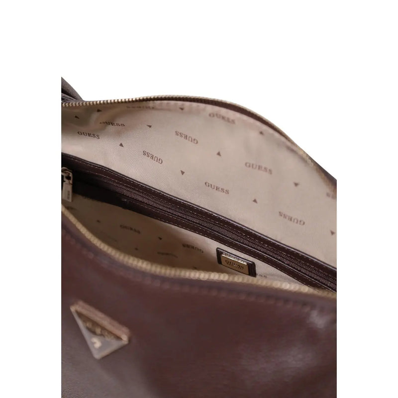 Guess Braune Damen-Umhängetasche aus Polyurethan mit beigem Innenfutter und dem sich wiederholenden Logo-Muster der Marke.