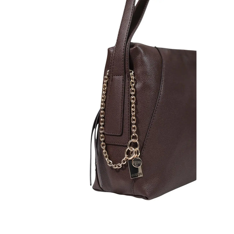 Guess Braune Damenhandtasche aus Polyurethan mit goldfarbenem Kettenriemen und Marken-Metallanhänger, Maße: 43 x 23 x 12 cm
