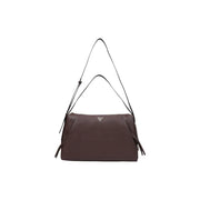 Guess Braune Damen-Schultertasche aus Polyurethan mit schwarzem Riemen und metallischem Dreieckslogo, 43 x 23 x 12 cm
