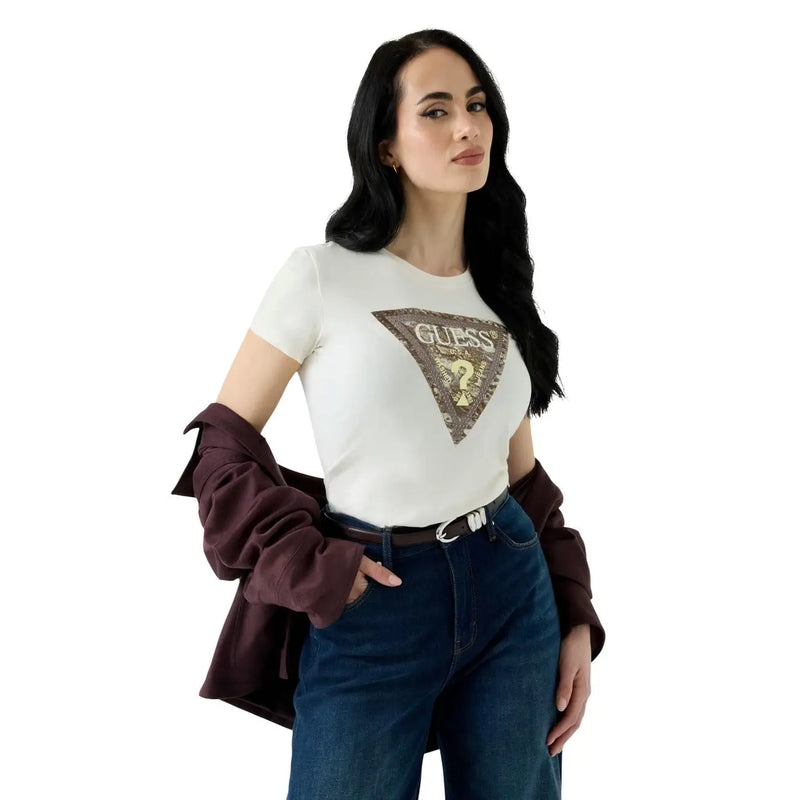 Weißes, kurzärmeliges Baumwollhemd Guess Frauen t-shirt mit einem gold-braun verzierten dreieckigen Logo auf der Vorderseite