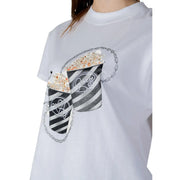 Guess Weißes Damen-T-Shirt aus Baumwolle mit einem schwarz-weiß gestreiften Popcorn-Eimer-Motiv, verziert mit Perlen und Ketten