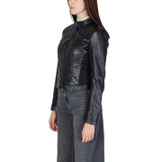 Guess Schwarzer Damenblazer aus Polyurethan mit elegantem, tailliertem Design und dezenten Ziernähten.